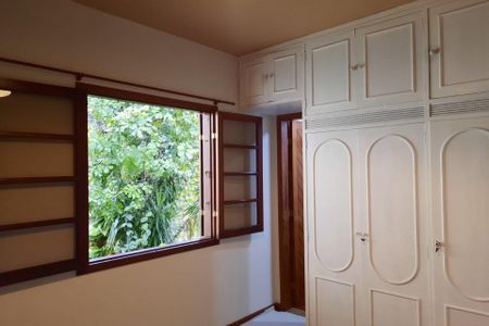 Casa à venda com 8 quartos, 350m² em Pendotiba, Niterói
