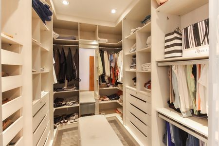 Casa à venda com 600m², 3 quartos e 6 vagasCloset da Suíte