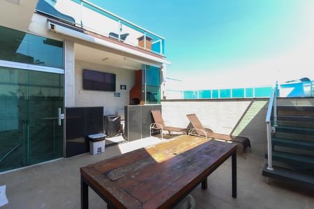 Casa à venda com 600m², 3 quartos e 6 vagasChurrasqueira - Piscina