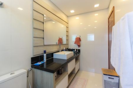 Casa à venda com 600m², 3 quartos e 6 vagasBanheiro da Suíte