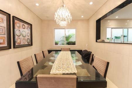 Casa à venda com 600m², 3 quartos e 6 vagasCopa