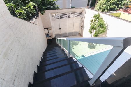 Casa à venda com 600m², 3 quartos e 6 vagasEntrada