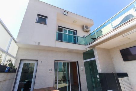 Casa à venda com 600m², 3 quartos e 6 vagasChurrasqueira - Piscina