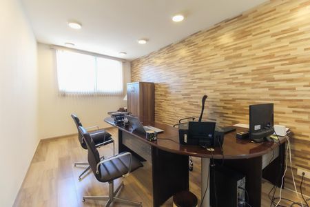 Casa à venda com 600m², 3 quartos e 6 vagasEscritório