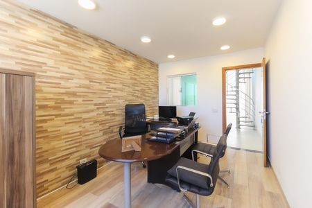 Casa à venda com 600m², 3 quartos e 6 vagasEscritório