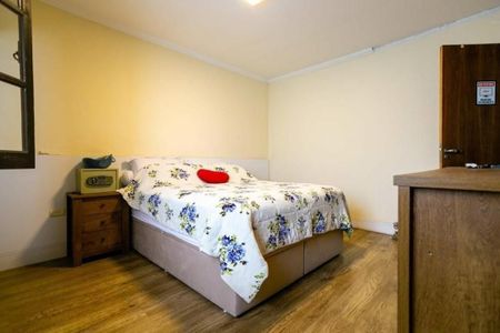 Casa à venda com 2 quartos, 278m² em Vila Mangalot, São Paulo