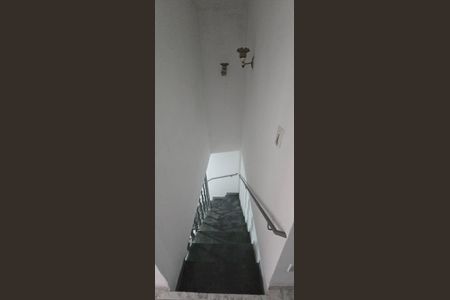 Escada de casa para alugar com 3 quartos, 140m² em Vila Campanela, São Paulo