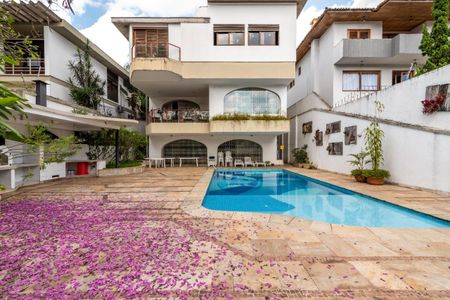 Casa à venda com 690m², 4 quartos e 4 vagas
