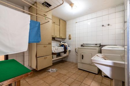 Casa à venda com 690m², 4 quartos e 4 vagas
