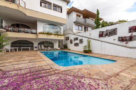 Casa à venda com 690m², 4 quartos e 4 vagas