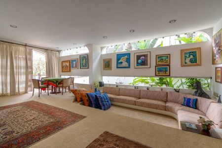 Casa à venda com 690m², 4 quartos e 4 vagas