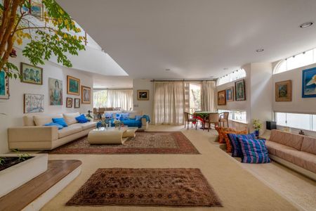 Casa à venda com 690m², 4 quartos e 4 vagas