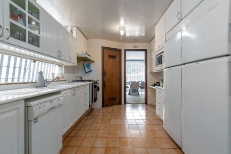 Casa à venda com 690m², 4 quartos e 4 vagas