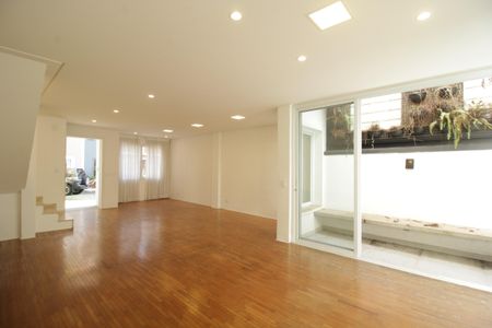 Casa de condomínio para alugar com 120m², 3 quartos e 2 vagasSala