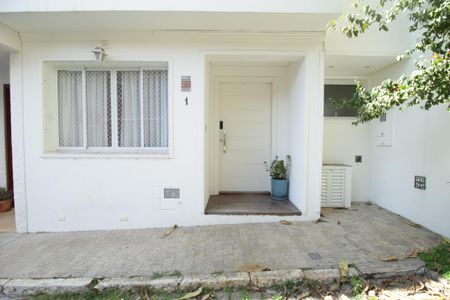 Casa de condomínio para alugar com 120m², 3 quartos e 2 vagasFachada