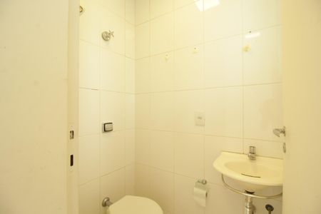 Casa de condomínio para alugar com 120m², 3 quartos e 2 vagasBanheiro de serviço