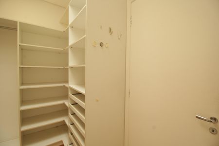 Casa de condomínio para alugar com 120m², 3 quartos e 2 vagasCloset da suíte