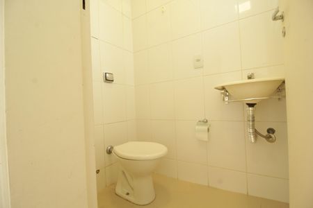 Casa de condomínio para alugar com 120m², 3 quartos e 2 vagasBanheiro de serviço