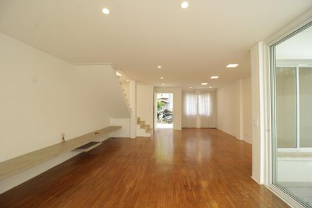 Casa de condomínio para alugar com 120m², 3 quartos e 2 vagasSala