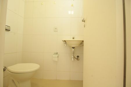 Casa de condomínio para alugar com 120m², 3 quartos e 2 vagasBanheiro de serviço