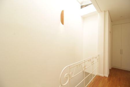 Casa de condomínio para alugar com 120m², 3 quartos e 2 vagasEscada