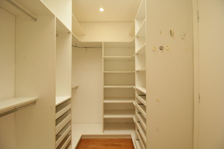 Casa de condomínio para alugar com 120m², 3 quartos e 2 vagasCloset da suíte