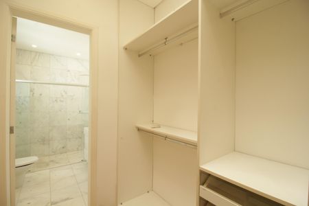Casa de condomínio para alugar com 120m², 3 quartos e 2 vagasCloset da suíte