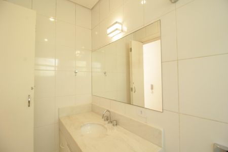 Casa de condomínio para alugar com 120m², 3 quartos e 2 vagasBanheiro