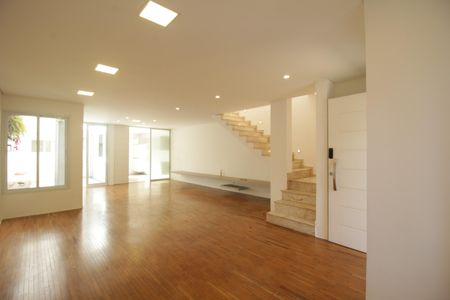 Sala de casa de condomínio para alugar com 3 quartos, 120m² em Perdizes, São Paulo