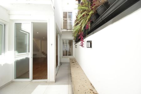 Casa de condomínio para alugar com 120m², 3 quartos e 2 vagasQuintal