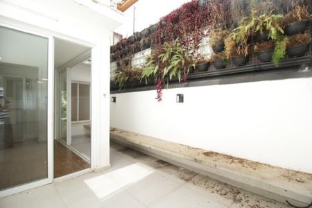 Casa de condomínio para alugar com 120m², 3 quartos e 2 vagasQuintal