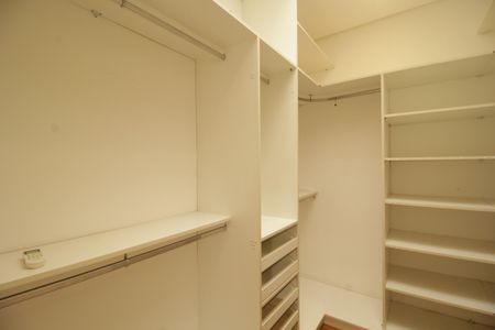 Casa de condomínio para alugar com 120m², 3 quartos e 2 vagasCloset da suíte