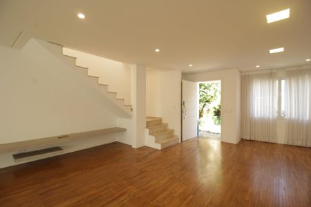 Sala de casa de condomínio para alugar com 3 quartos, 120m² em Perdizes, São Paulo