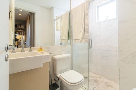 Apartamento para alugar com 151m², 2 quartos e 3 vagas Apartamento para alugar com 151m², 2 quartos e 3 vagasBanheiro da Suíte 2