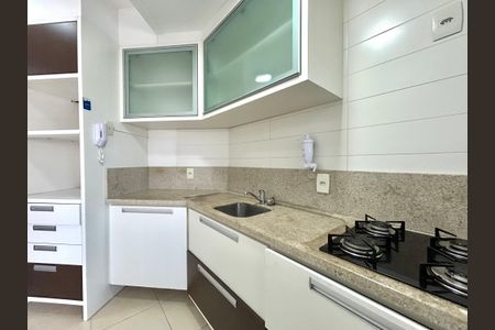 Apartamento para alugar com 69m², 2 quartos e 2 vagasCozinha 