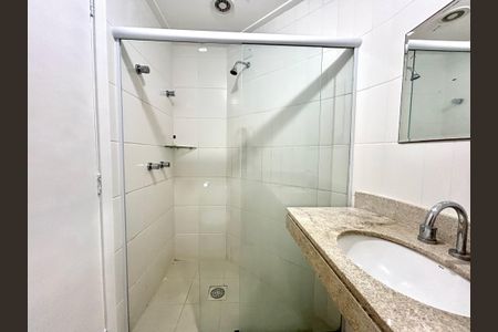 Apartamento para alugar com 69m², 2 quartos e 2 vagasBanheiro suíte 
