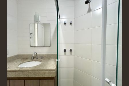 Apartamento para alugar com 69m², 2 quartos e 2 vagasBanheiro 