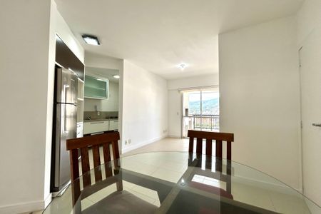 Apartamento para alugar com 69m², 2 quartos e 2 vagasSala