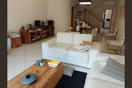 Casa à venda com 4 quartos, 214m² em Mirandópolis, São Paulo