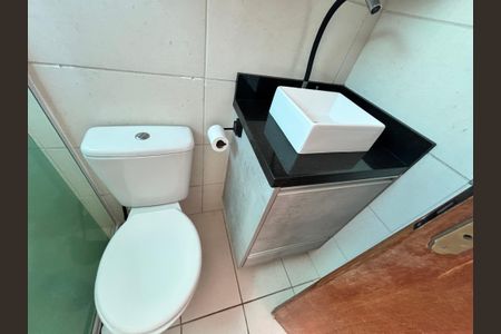 Casa para alugar com 77m², 2 quartos e 2 vagasBanheiro da Suíte 1