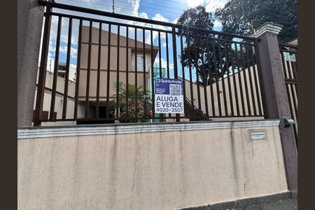 Casa para alugar com 77m², 2 quartos e 2 vagasFachada