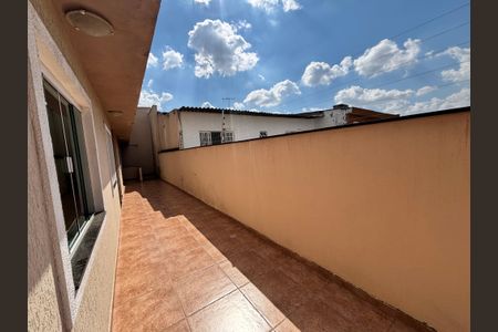 Casa para alugar com 77m², 2 quartos e 2 vagasCorredor