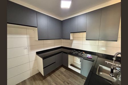 Casa para alugar com 77m², 2 quartos e 2 vagasCozinha