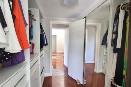 Casa de condomínio à venda com 550m², 4 quartos e 4 vagas
