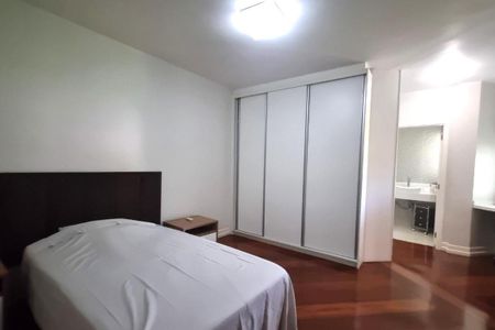 Casa de condomínio à venda com 550m², 4 quartos e 4 vagas