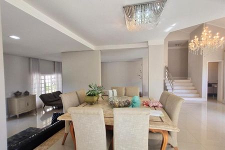 Casa de condomínio à venda com 550m², 4 quartos e 4 vagas