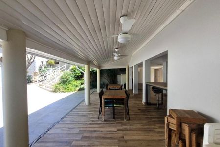 Casa de condomínio à venda com 550m², 4 quartos e 4 vagas