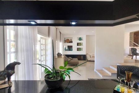 Casa de condomínio à venda com 550m², 4 quartos e 4 vagas