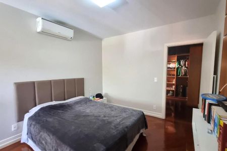 Casa de condomínio à venda com 550m², 4 quartos e 4 vagas