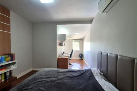 Casa de condomínio à venda com 550m², 4 quartos e 4 vagas